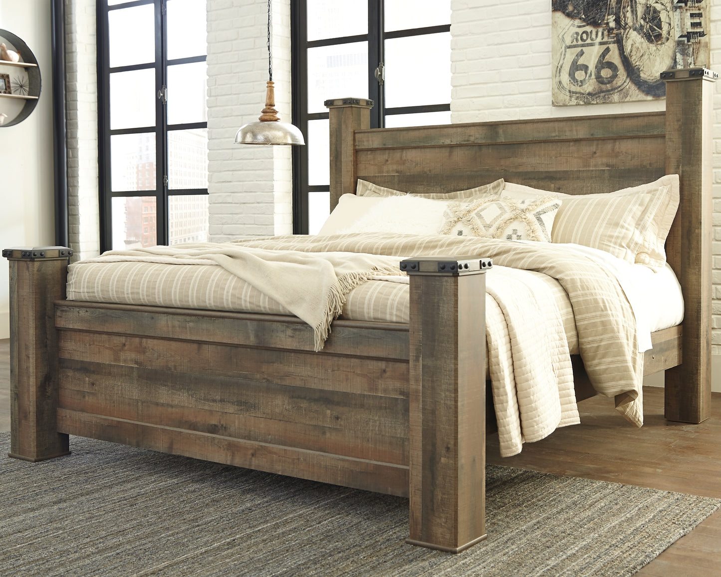 Trinell Poster Bed