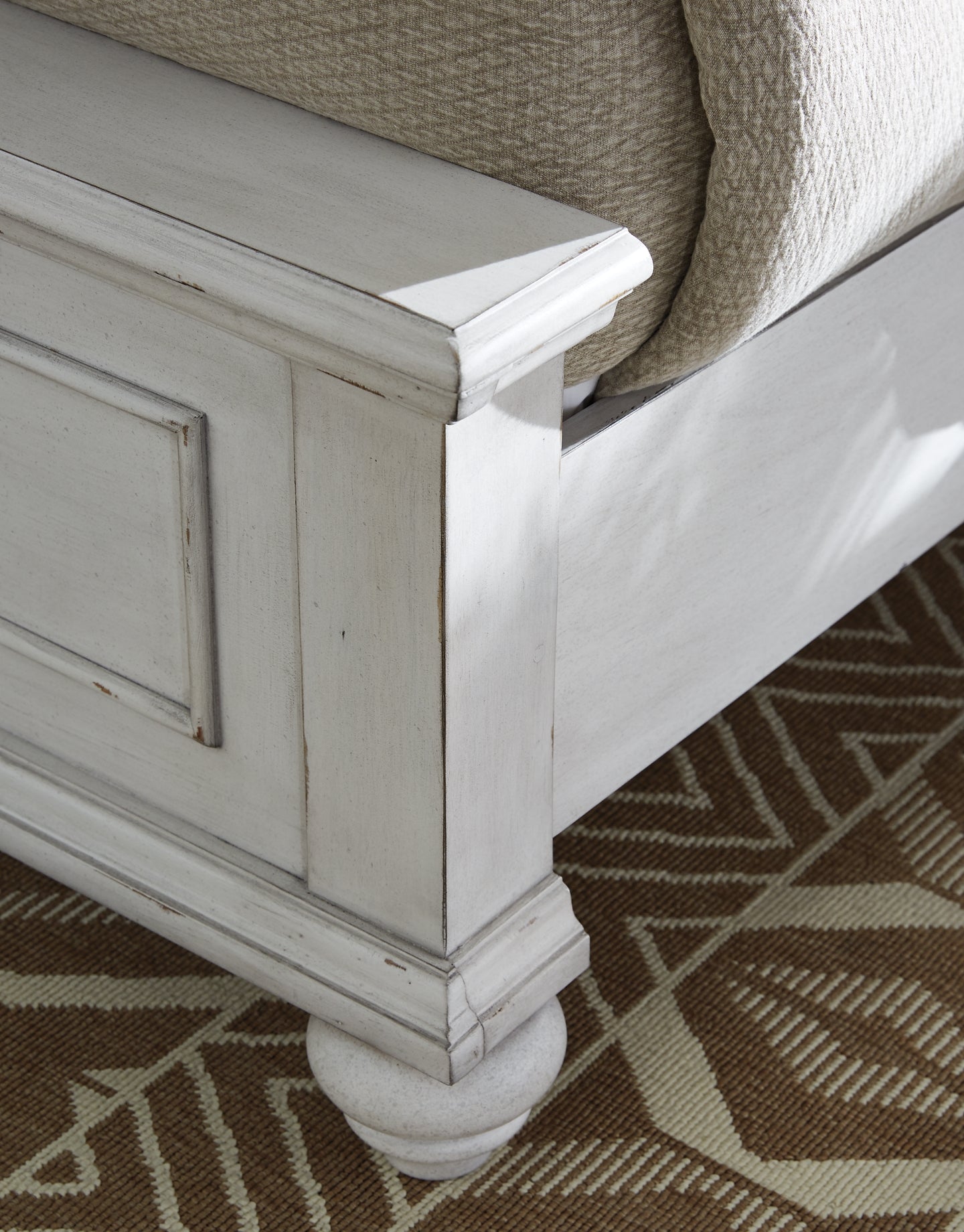 Kanwyn Panel Bed