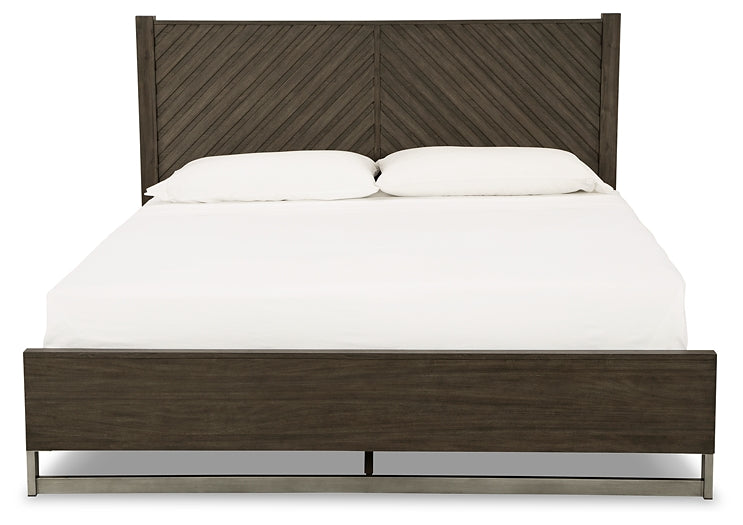 Arkenton California King Panel Bed with Mirrored Dresser