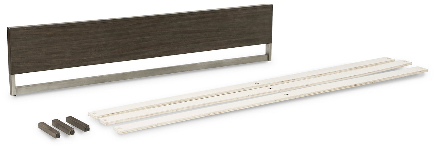 Arkenton California King Panel Bed with Mirrored Dresser