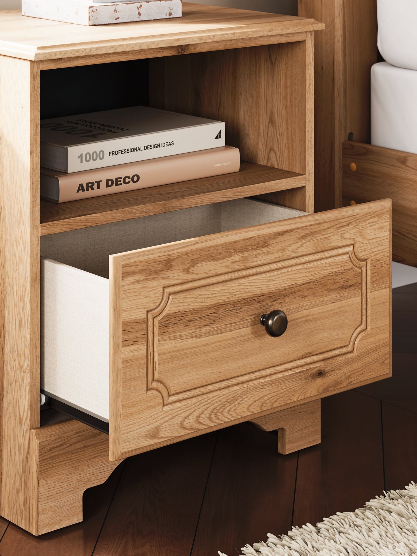 Aleaport King Panel Bed with Mirrored Dresser and Nightstand