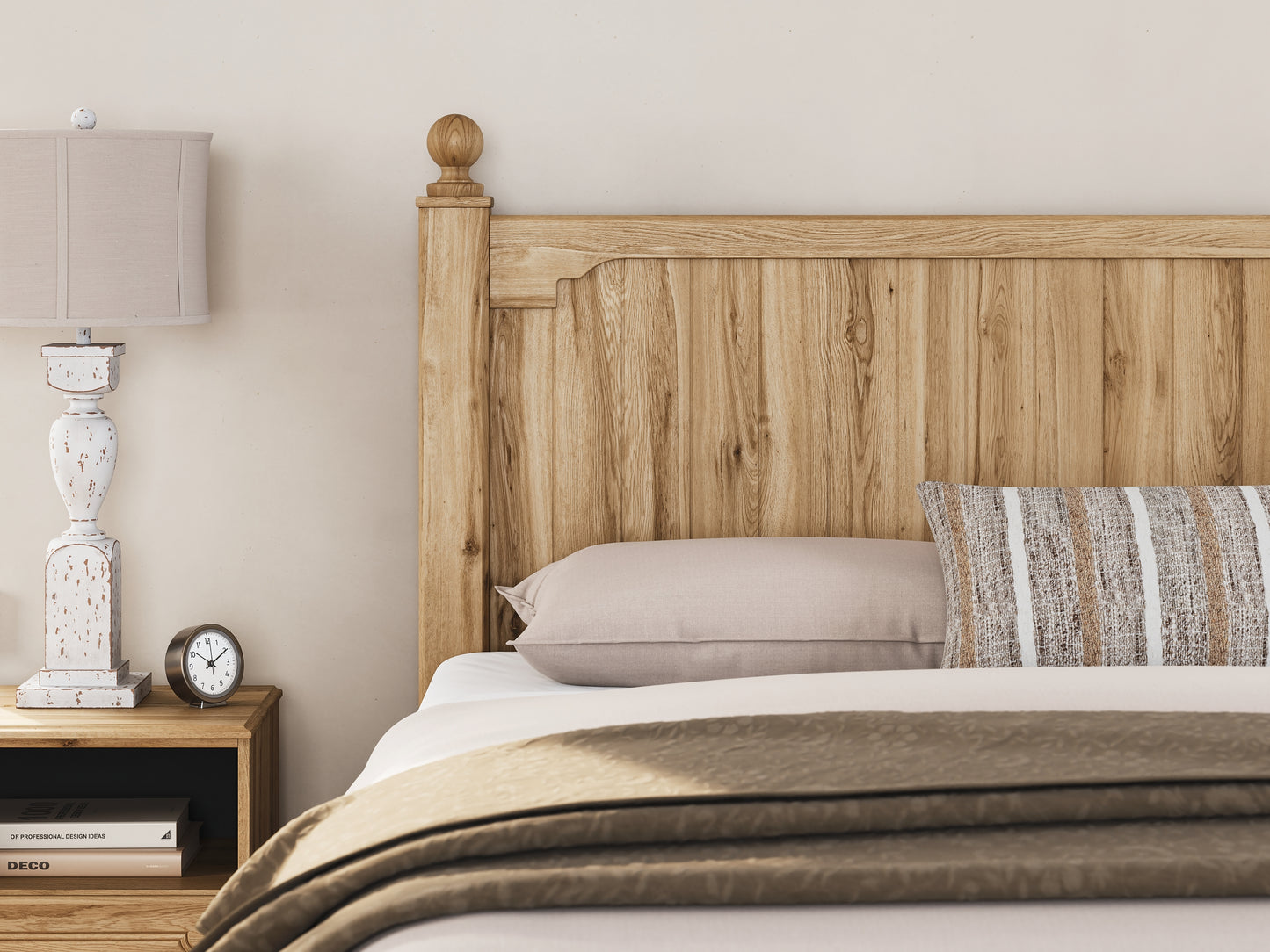 Aleaport King Panel Bed with Mirrored Dresser and Nightstand