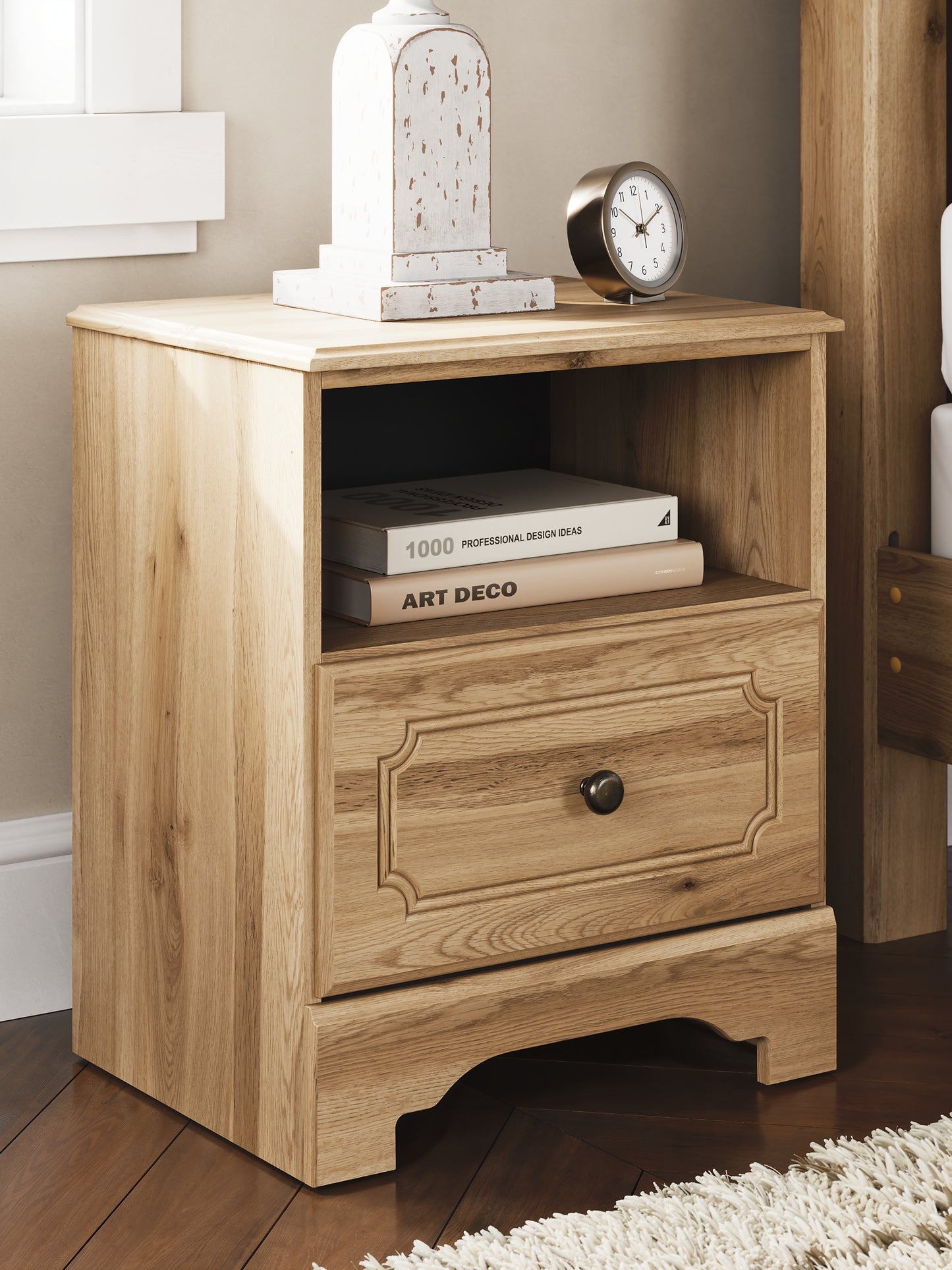 Aleaport Full Panel Bed with Mirrored Dresser and Nightstand