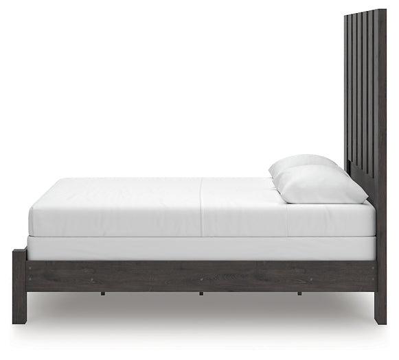 Queen Panel Bed with Mirrored Dresser