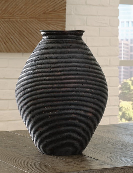 Hannela Vase