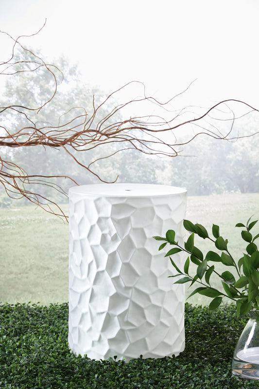 Jungrove I/O Stool