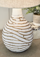 Load image into Gallery viewer, Aleela Metal Table Lamp (1/CN)
