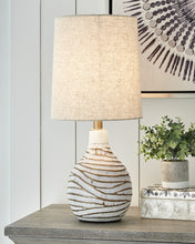 Load image into Gallery viewer, Aleela Metal Table Lamp (1/CN)
